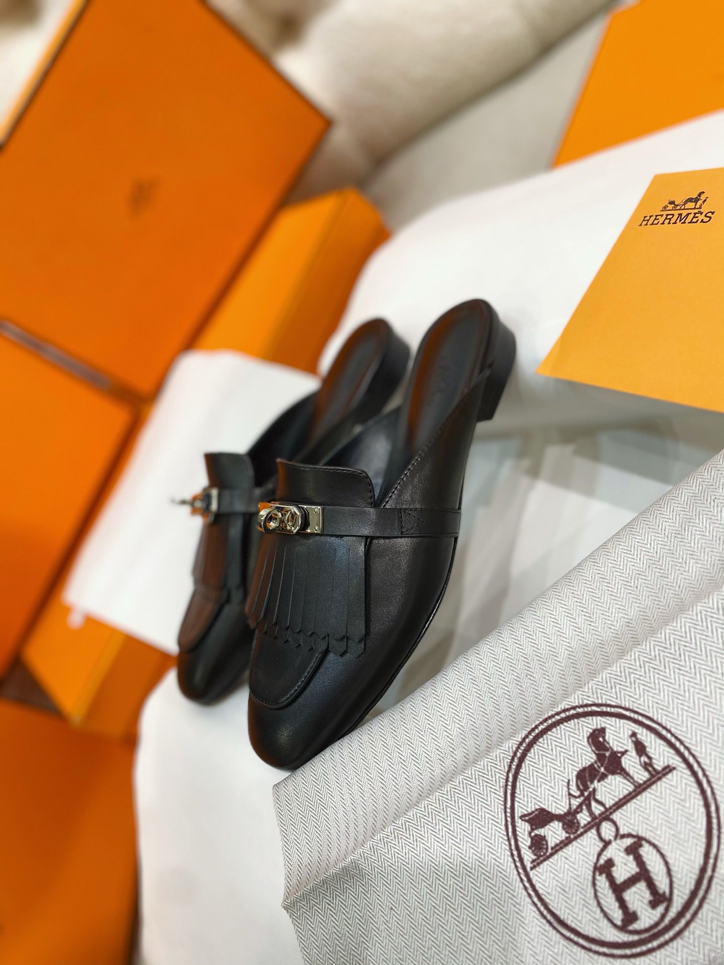 Hermes Women's Oz Mules with Fringed in Black Leather - Image 4