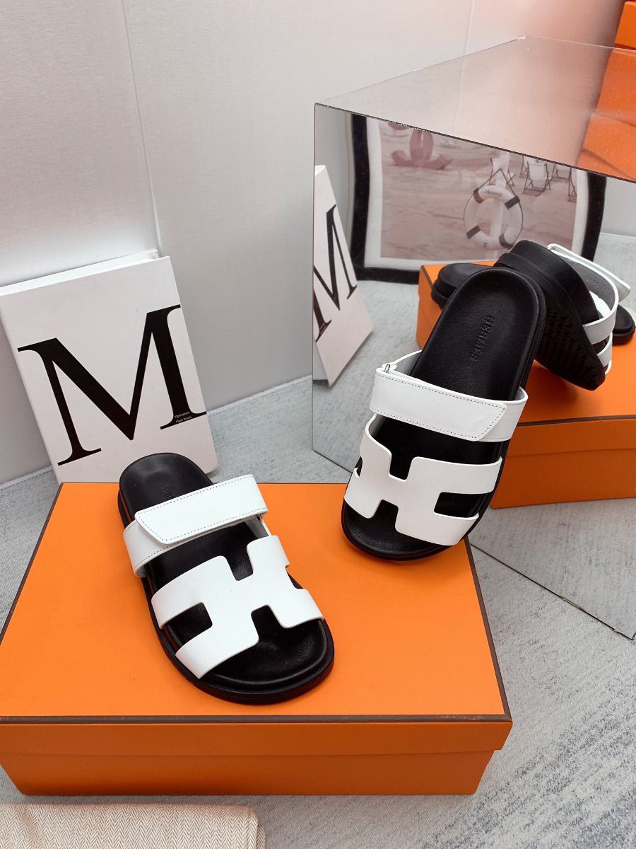 Hermes Women's Chypre Sandals In White Calfskin - Image 8