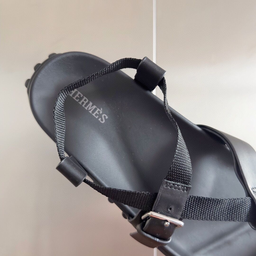 Hermes Inboard Sandals in Black Leather and Ribbon - Image 10