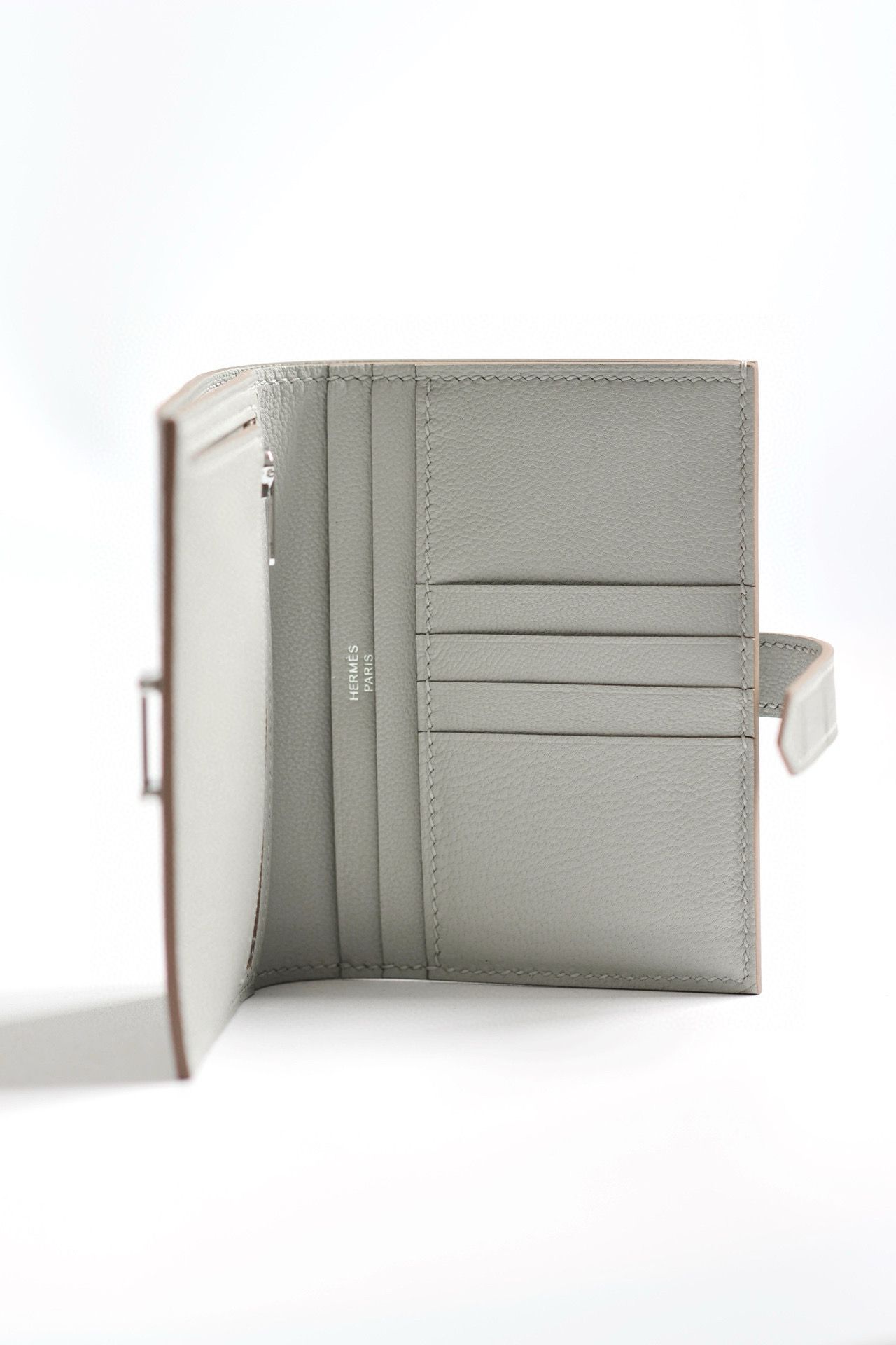 Hermes Bearn Compact Wallet in Pearl Grey Matte Alligator Leather - Image 7