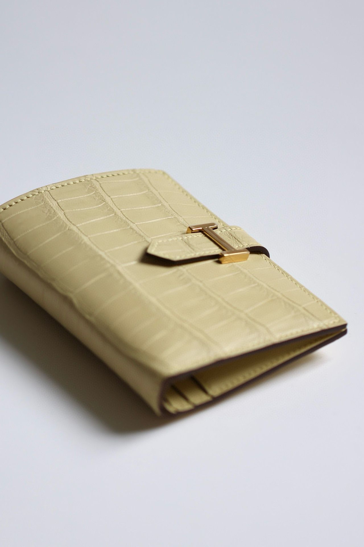 Hermes Bearn Compact Wallet in Vanille Matte Alligator Leather - Image 6