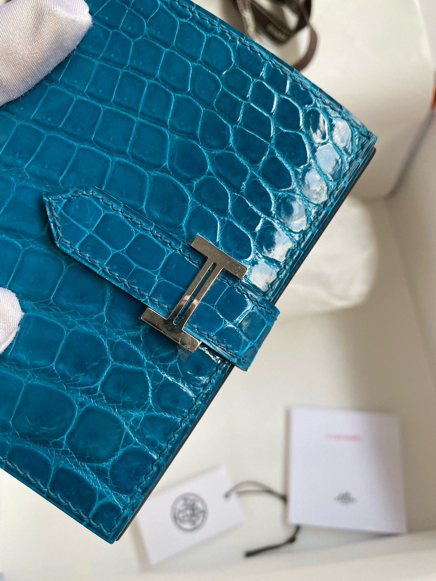 Hermes Bearn Compact Wallet in Blue Izmir Shiny Alligator Leather - Image 4