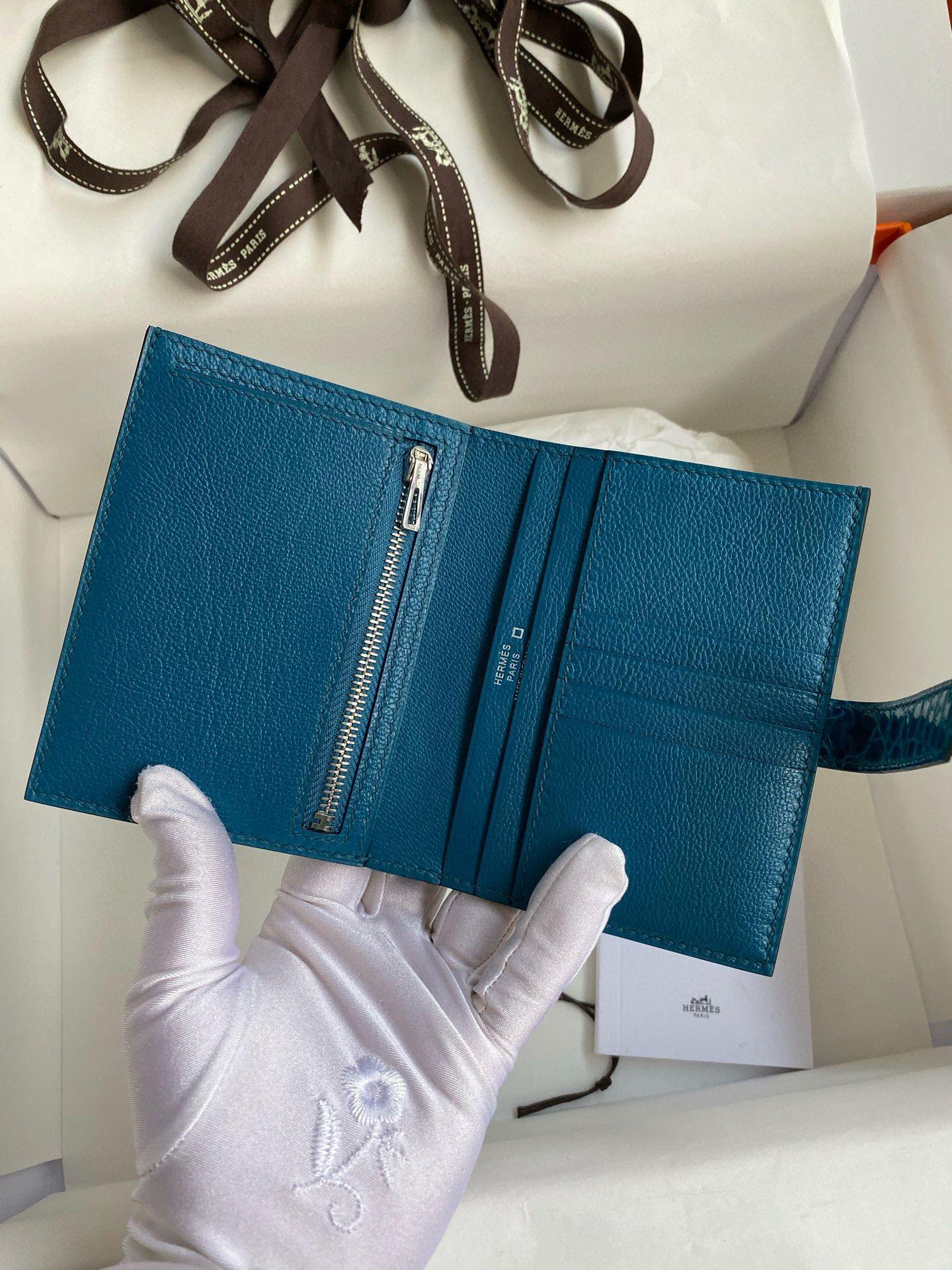 Hermes Bearn Compact Wallet in Blue Izmir Shiny Alligator Leather - Image 5