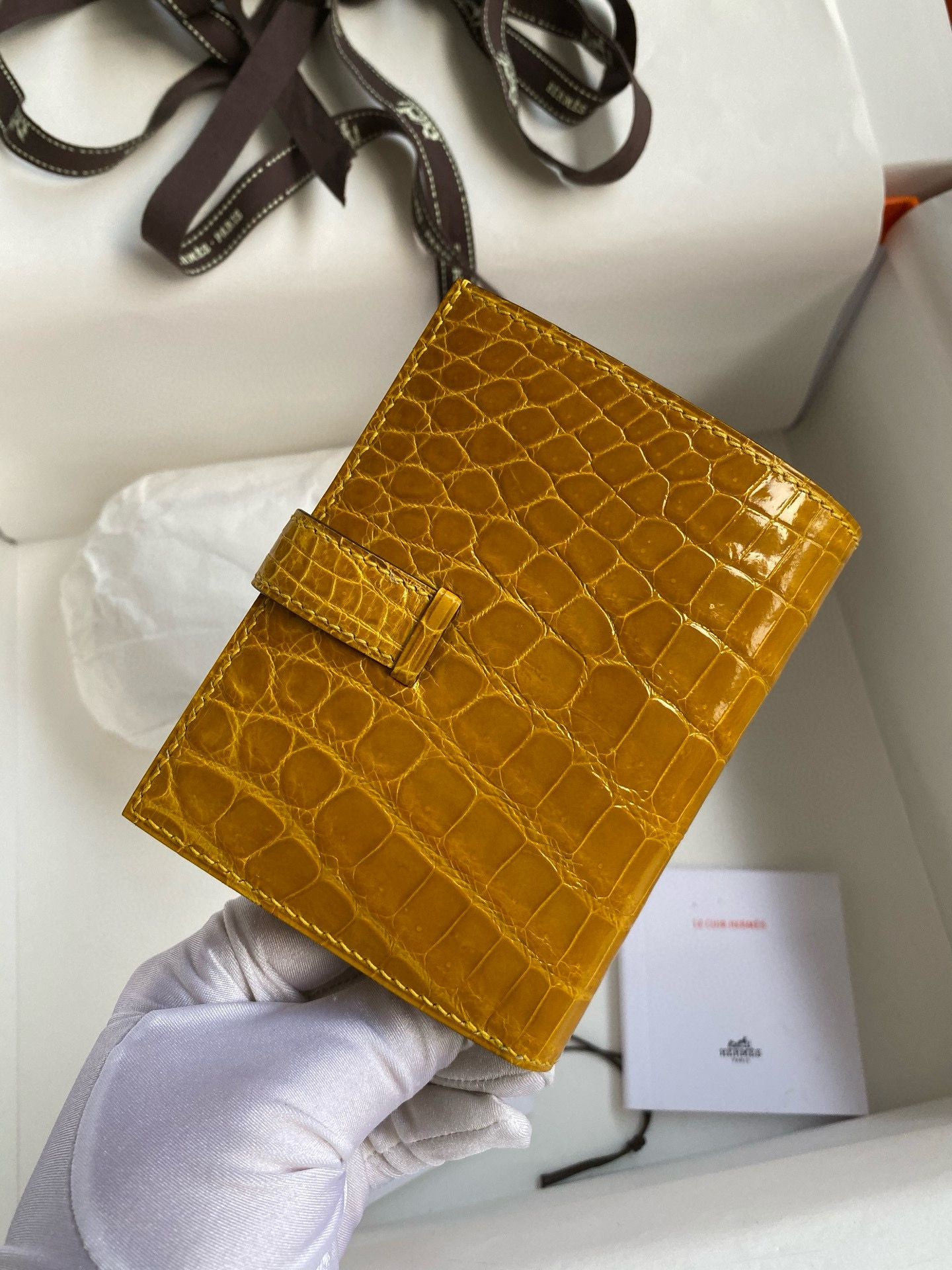 Hermes Bearn Compact Wallet in Jaune Ambre Shiny Alligator Leather - Image 3