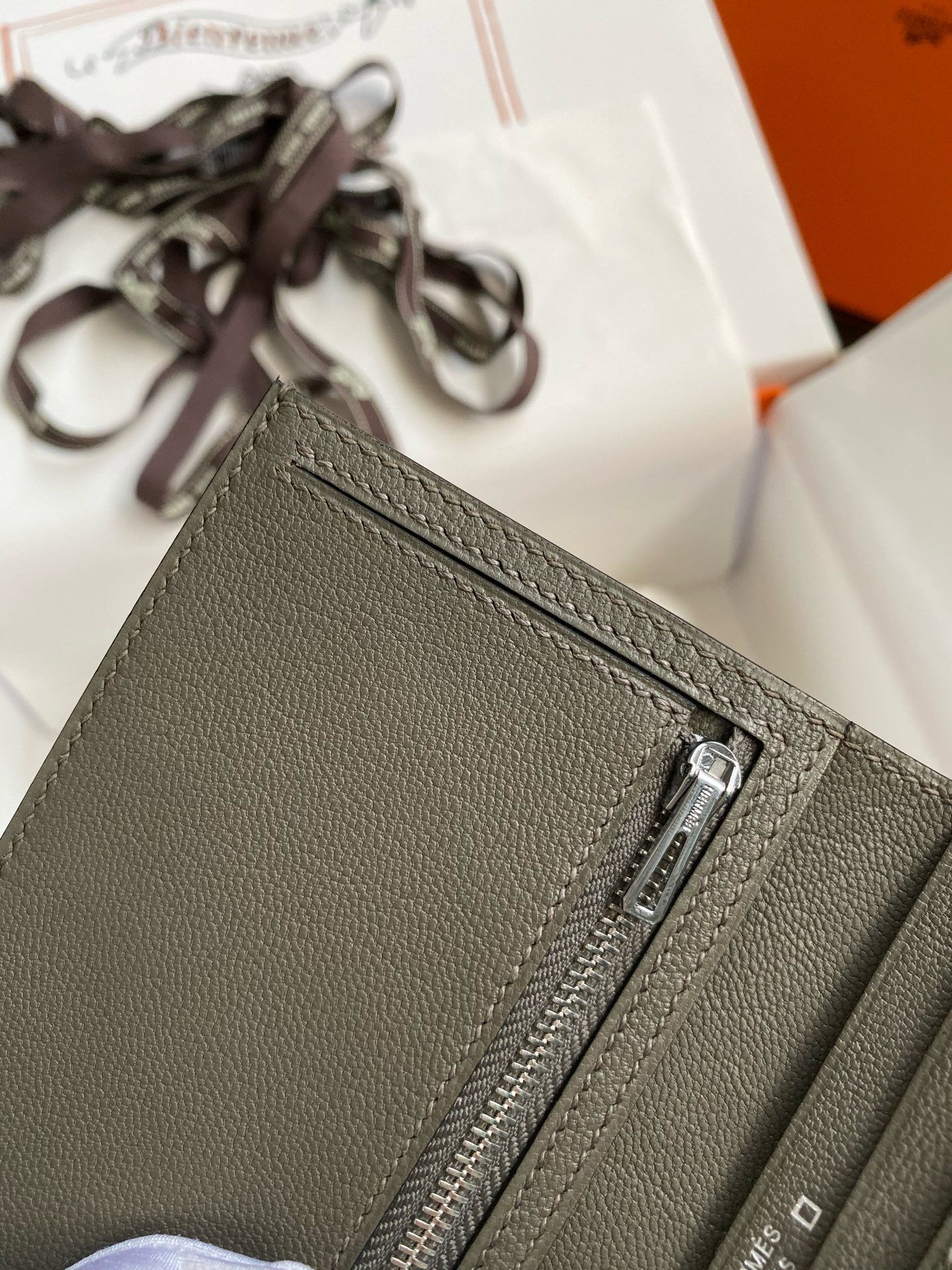 Hermes Bearn Compact Wallet in Gris Tourterelle Shiny Alligator Leather - Image 7