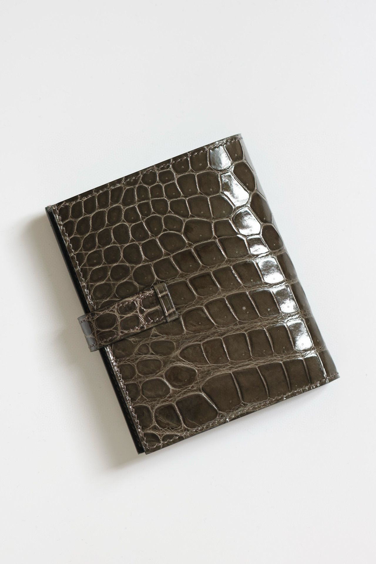 Hermes Bearn Compact Wallet in Graphite Shiny Alligator Leather - Image 10