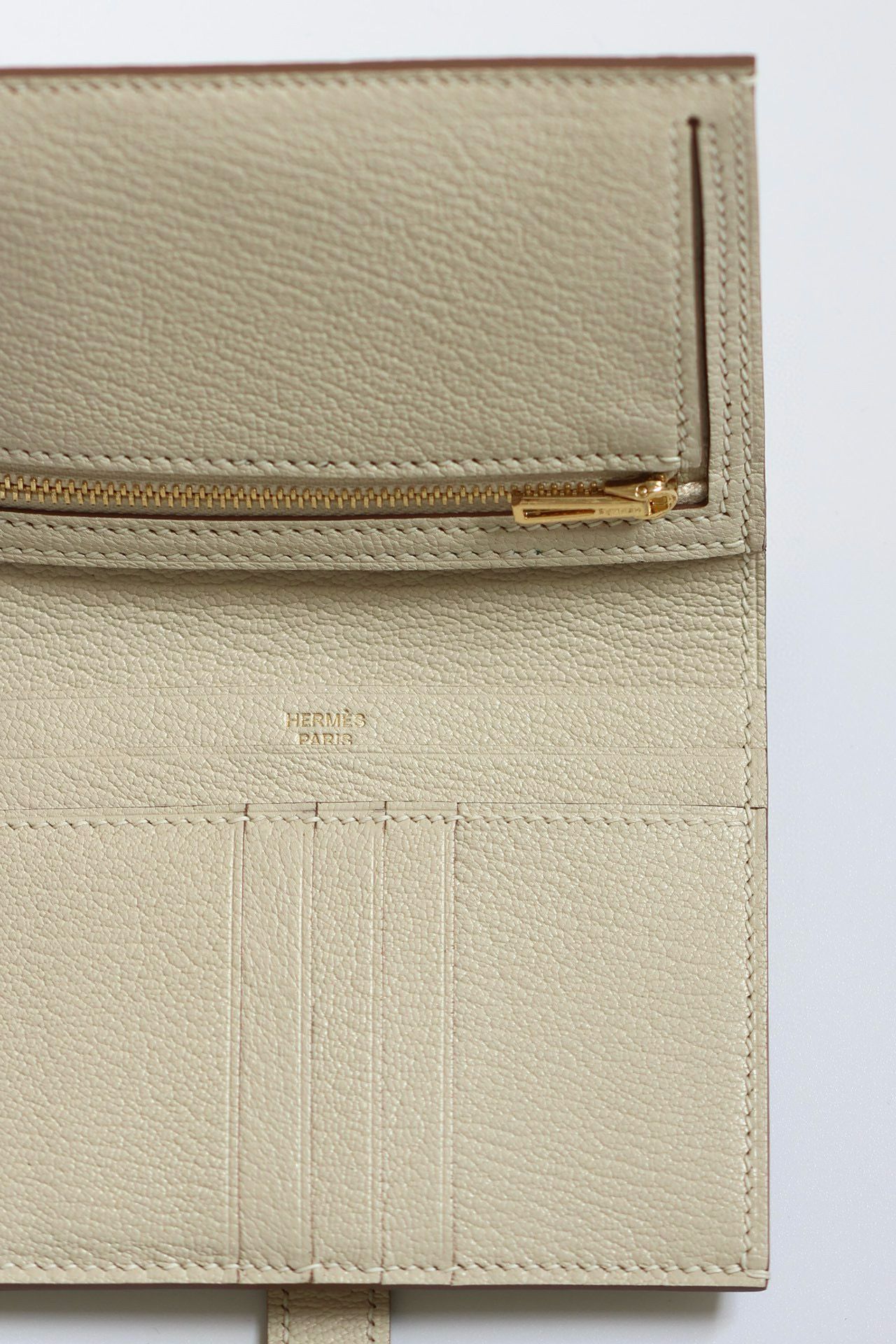Hermes Bearn Compact Handmade Wallet in Craie Chevre Mysore Goatskin - Image 8