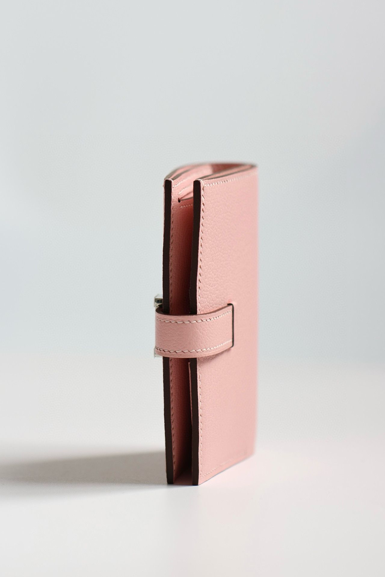 Hermes Bearn Compact Handmade Wallet in Rose Sakura Chevre Mysore Goatskin - Image 3