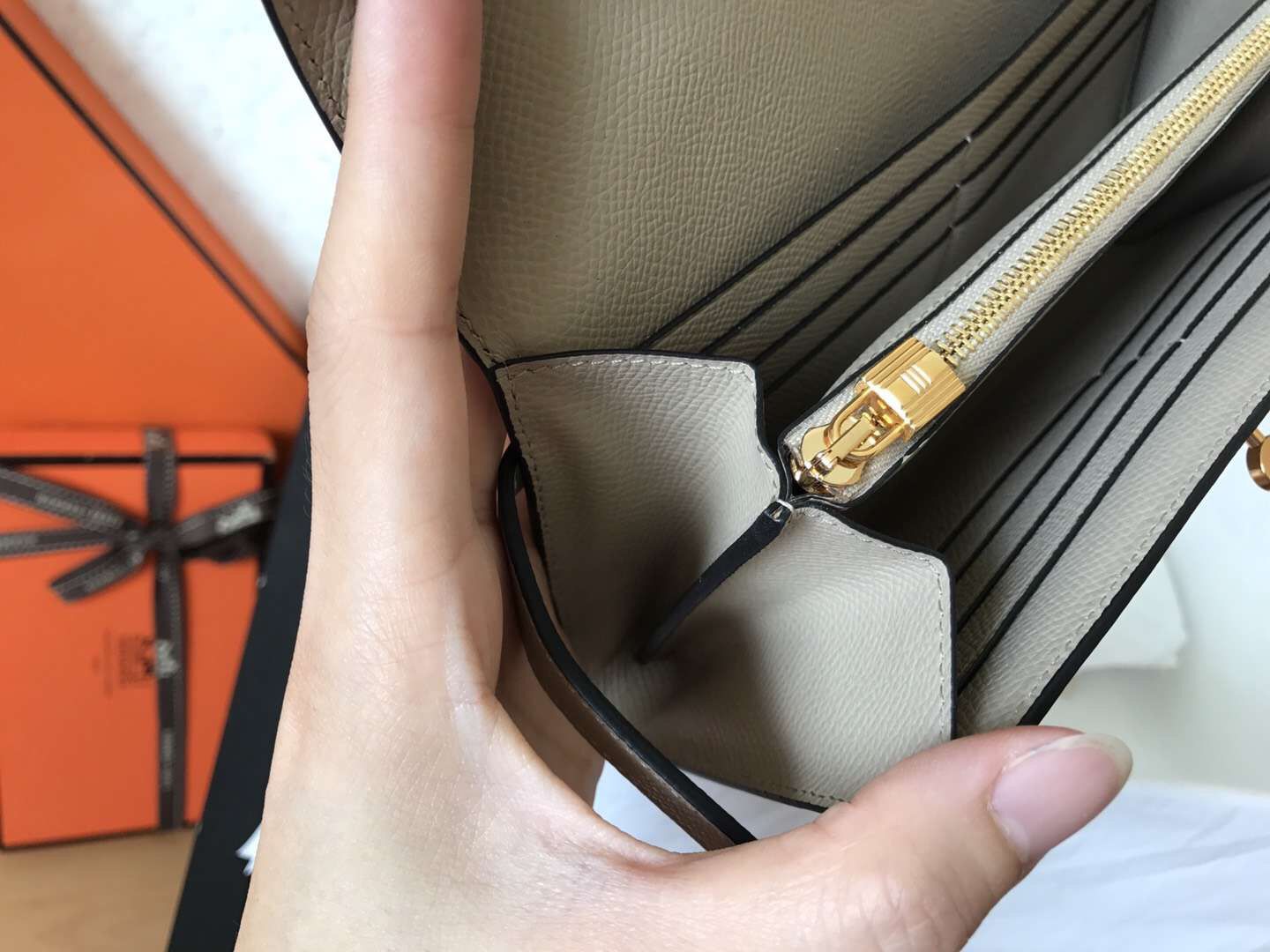 Hermes Kelly Classic Long Wallet In Grey Epsom Leather - Image 9