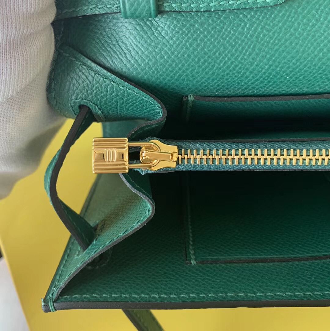 Hermes Kelly Classique To Go Wallet In Malachite Epsom Calfskin - Image 7
