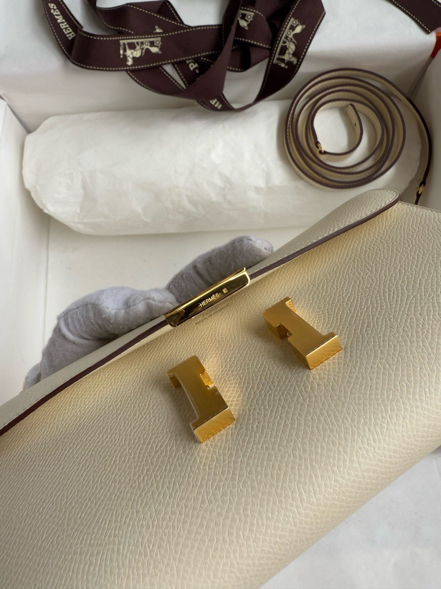 Hermes Constance To Go Wallet in Nata Epsom Calfskin - Image 10